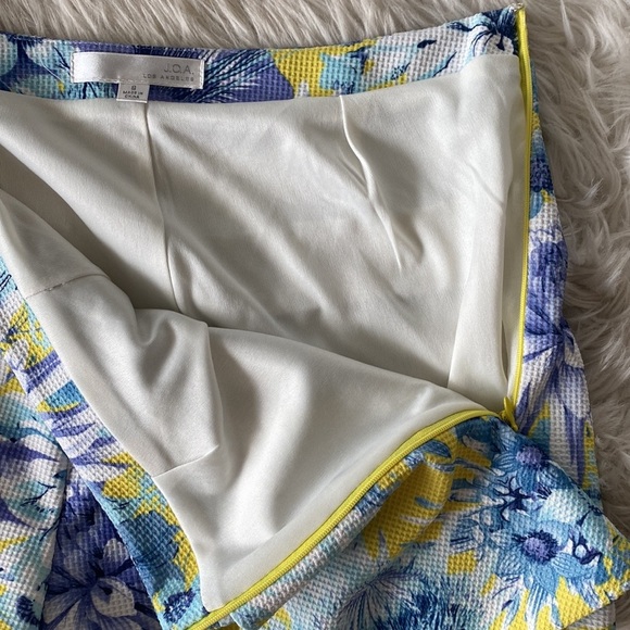 J.O.A. Los Angeles Tie Front Floral Shorts - Picture 12 of 14